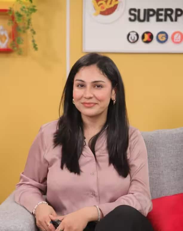 कायनात इम्तियाज़ खूबसूरती के मामले में किसी अभिनेत्री से कम नहीं हैं। कायनात पाकिस्तान के लिए खेलती थीं। कायनात एक तेज़ गेंदबाज़ हैं। उनकी उम्र 33 साल है।