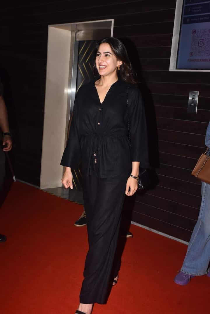 At the same time, Ibrahim's sister and actress Sara Ali Khan also reached the screening of the film by twinning his brother.