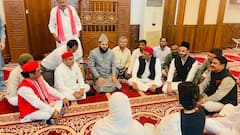 यूपी: अखिलेश यादव की मस्जिद वाली बैठक पर भड़के अयोध्या के साधु-संत, कहा- 'उनके DNA में ही दोष'