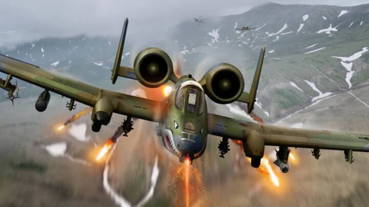 ఏ-10 థండర్‌బోల్ట్ II కూడా అమెరికా విమానం. ఏ-10 ఒక బలమైన సాయుధ దాడి విమానం, ఇది క్లోజ్ ఎయిర్ సపోర్ట్, 'ట్యాంక్-బస్టింగ్' యాంటీ-ఆర్మర్ పాత్రల కోసం తయారు చేసింది. ఇది ఒక నిమిషంలో వేల కొద్దీ బుల్లెట్లు పేల్చగలదు.