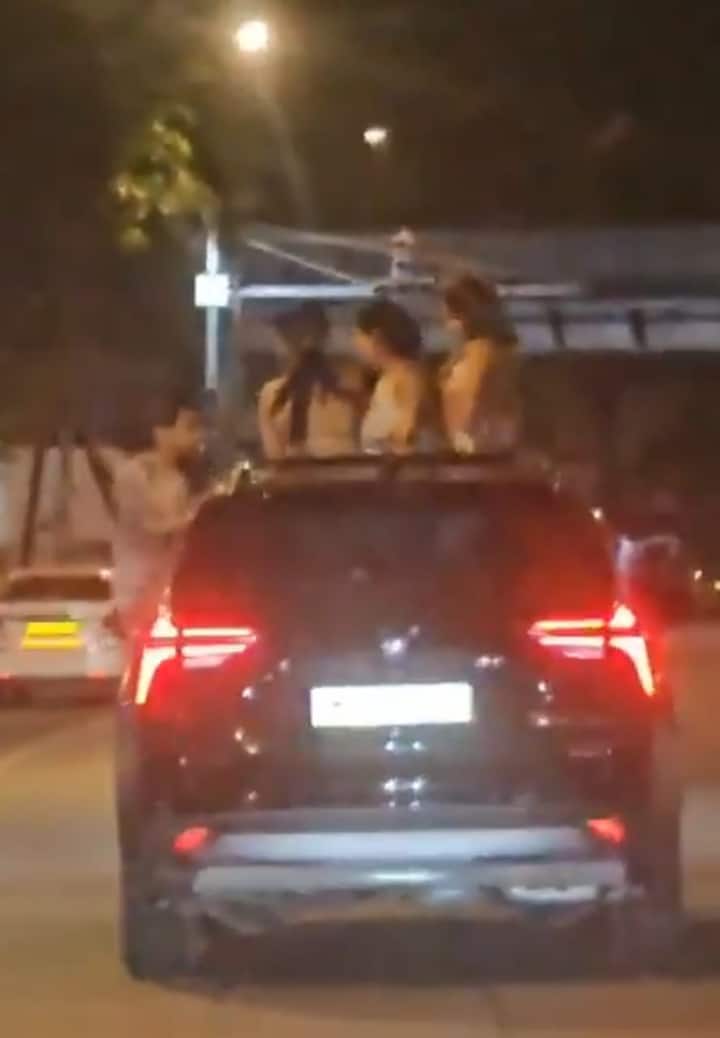 मुंबईच्या मालाड लिंक रोडवर मध्यरात्री एका कारमध्ये तरुण आणि तरुणींनी धिंगाणा घातल्याचा प्रकार उघडकीस आला आहे.