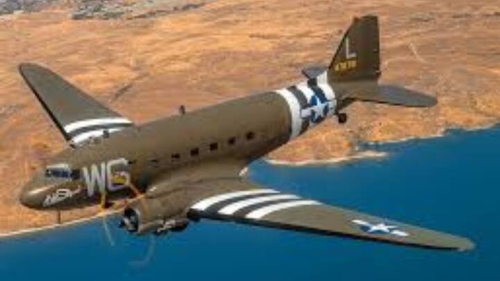 Oldest Military Aircraft Still in Service:  డీసీ-3 1930వ దశకం మధ్యలో అభివృద్ధి చేసిన ఒక విమానం. రెండో ప్రపంచ యుద్ధం ప్రారంభంలో, దీనిని స్వల్ప మార్పులతో ఒక మిలిటరీ రవాణా విమానంగా మార్చారు. దీనికి సి-47 అని పేరు పెట్టారు. దీని ఎయిర్‌ఫ్రేమ్‌లలో 95% కంటే ఎక్కువ మిలిటరీ వెర్షన్‌వే.