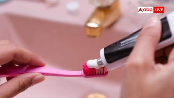 Toothpaste Is Veg or Non Veg: आमतौर पर हम जिस टूथपेस्ट का रोज इस्तेमाल करते हैं, क्या वो वेज है या फिर नॉनवेज, आखिर इस बात का पता कैसे चलेगा. चलिए यहां आपके हर सवाल का जवाब देते हैं.