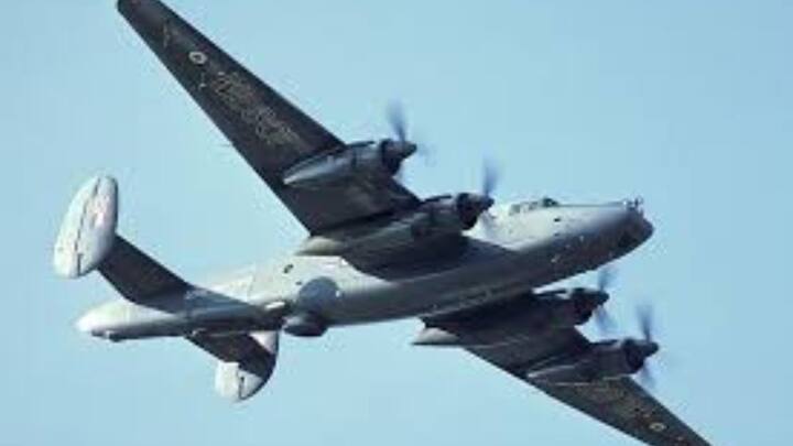 Oldest Military Aircraft Still in Service:  ఎమ్రో సెకెల్టన్ 1944లో మొదటిసారిగా ఎగిరింది .ఆగస్టు 1945లో రెండో ప్రపంచ యుద్ధం ముగిసే సమయానికి సర్వీసులోకి వచ్చింది. మార్చి 30 1951న మొదటి సెకెల్టన్ నంబర్ 120 స్క్వాడ్రన్ RAFకి అప్పగించారు. డిసెంబర్ 1952 నాటికి ఏడు స్క్వాడ్రన్లు ఈ రకం విమానాన్ని నడుపుతున్నాయి.