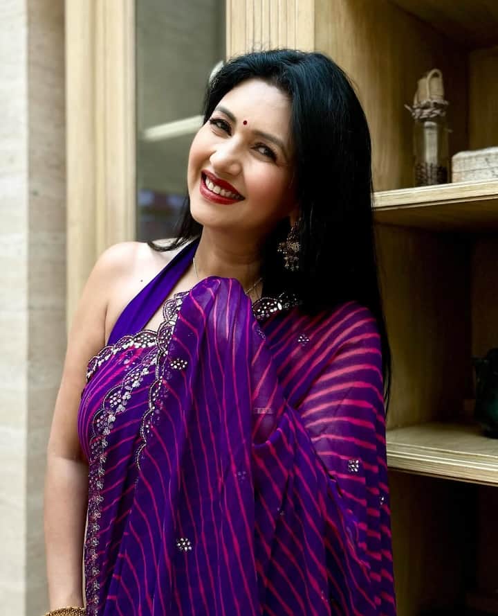 Deepti has also been seen in Aamir Khan and Manisha Koirala's film Mana. At the same time, she was seen in a dance number in Salman Khan's theft Chori Chupke.