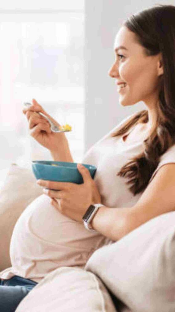 गर्भावस्थेत मसालेदार, चमचमीत, चटपटीत खाण्याची इच्छा का होते?