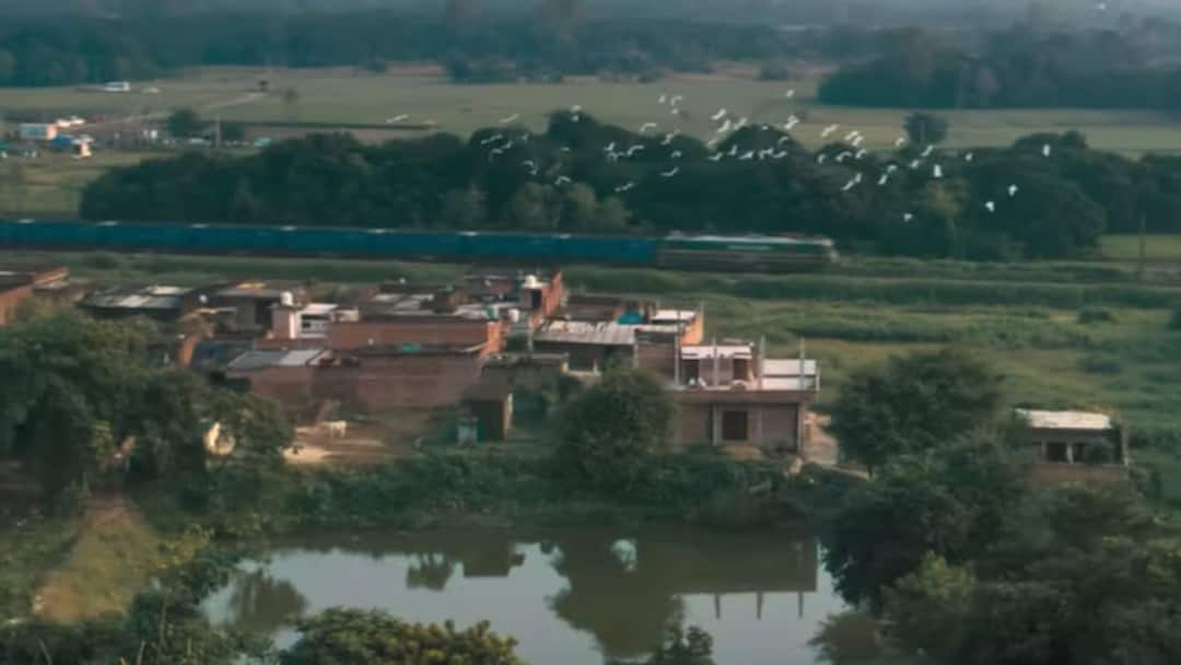 Web Series mitti ek nayi pehchan based on village atmosphere like panchayat ishwak singh play modern farmer role fight with gram pradhan Marathi News Imdb वर 8.5 रेटिंग, गावाशी निगडीत नवी वेब सिरीज, पंचायतला देत आहे टक्कर