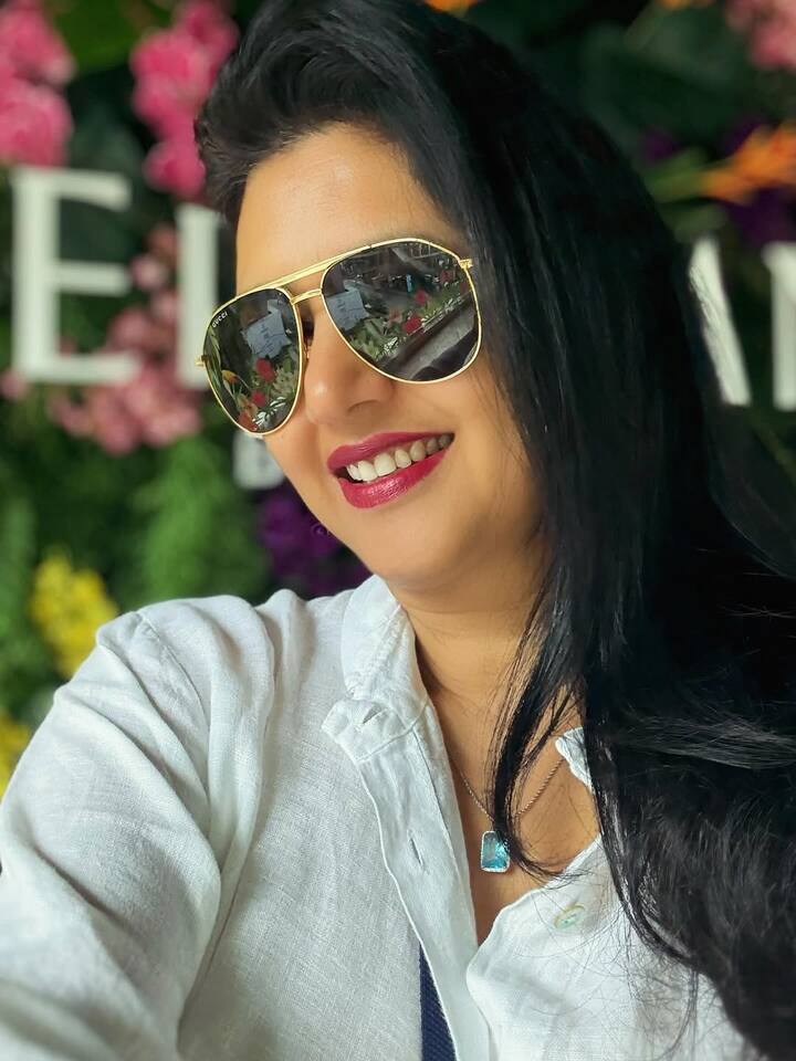 Let us tell you that Deepti's husband Randeep is the son of Virendra and Pammi Varinder, considered the legend of Arya industry. Virendra is the real brother of Dharmendra. Dharmendra's nephew is Randeep in the relationship.