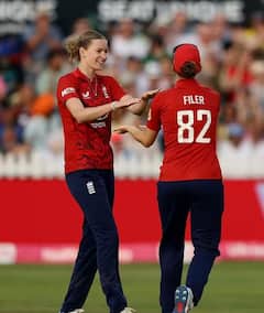 Photos: દુનિયાની 5 સૌથી સુંદર મહિલા ક્રિકેટરની ઉંમર કેટલી છે ? તસવીરો જોઇને ઉડી જશે હોશ