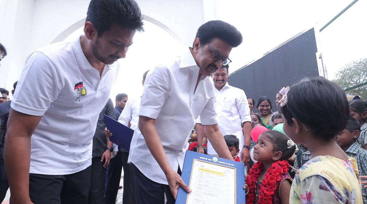 4 லட்சத்தை எட்டிய மாணவர் சேர்க்கை; பெருமிதப்பட்ட அமைச்சர் அன்பில்- கேள்வி எழுப்பிய நெட்டிசன்!