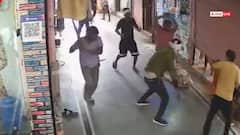 Video: चूड़ी के दुकानदार पर जमकर बरसाई लाठियां, बदमाशों ने की फायरिंग, वीडियो वायरल
