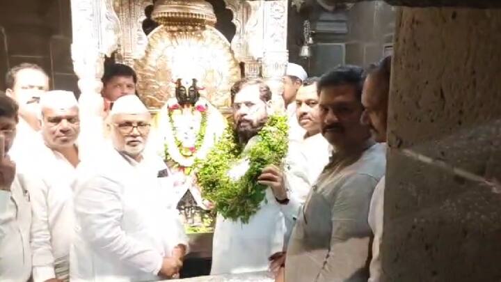 विशेष म्हणजे पंढरीत उपमुख्यमंत्री एकनाथ शिंदे यांच्या कार्यक्रमासाठी राष्ट्रवादी काँग्रेस शरद पवार पक्षाचे आमदार अभिजीत पाटील आणि आमदार उत्तमराव जानकर यांनी देखील हजेरी लावली होती.