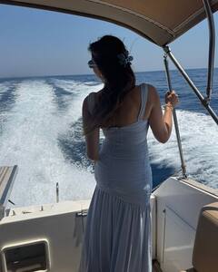 Aamna Sharif PHOTO: મધ દરિયે બોટમાં આમના શરીફે કેમેરા સામે બતાવી કાતિલ અદા