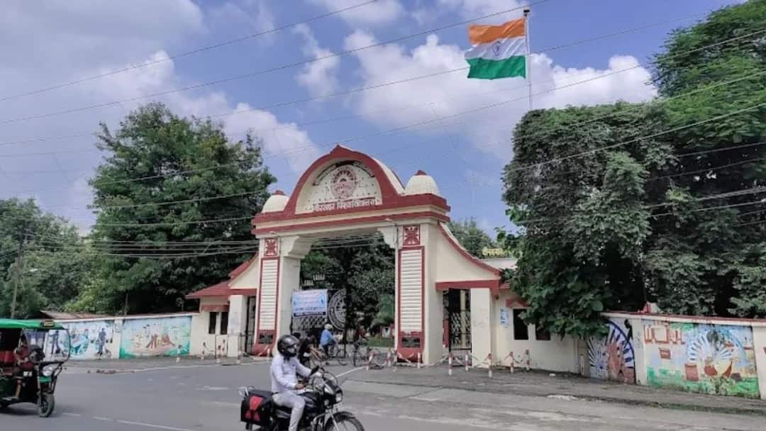 गोरखपुर विश्वविद्यालय की बड़ी पहल और बड़ी सफलता, अब ऑनलाइन पढ़ाई का मौका, इतने छात्रों ने पास की NET परीक्षा Gorakhpur University Starts ODL Programme Students Shines In UGC NET Exam ANN गोरखपुर विश्वविद्यालय की बड़ी पहल और बड़ी सफलता, अब ऑनलाइन पढ़ाई का मौका, इतने छात्रों ने पास की NET परीक्षा