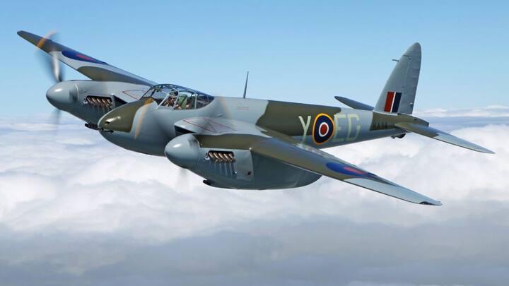 Oldest Military Aircraft Still in Service:  ఈ జాబితాలో డి హావిలాండ్ మాస్కిటో మొదటి ఉంటుంది. ఇది వేగవంతమైన బ్రిటిష్‌కు చెందిన మల్టీ రోల్‌ కంబాట్‌ ఎయిర్‌క్రాఫ్ట్‌. ఇది 1940లో మొదటిసారిగా సైన్యంలో చేరింది. రెండు రోల్స్ రాయిస్ మెర్లిన్ ఇంజిన్ల ద్వారా నడిచే తేలికపాటి విమానం. ఇందులో ఎక్కువగా కలప వాడారు. దీనిని రెండో ప్రపంచ యుద్ధం నుంచి ఉపయోగిస్తున్నారు.