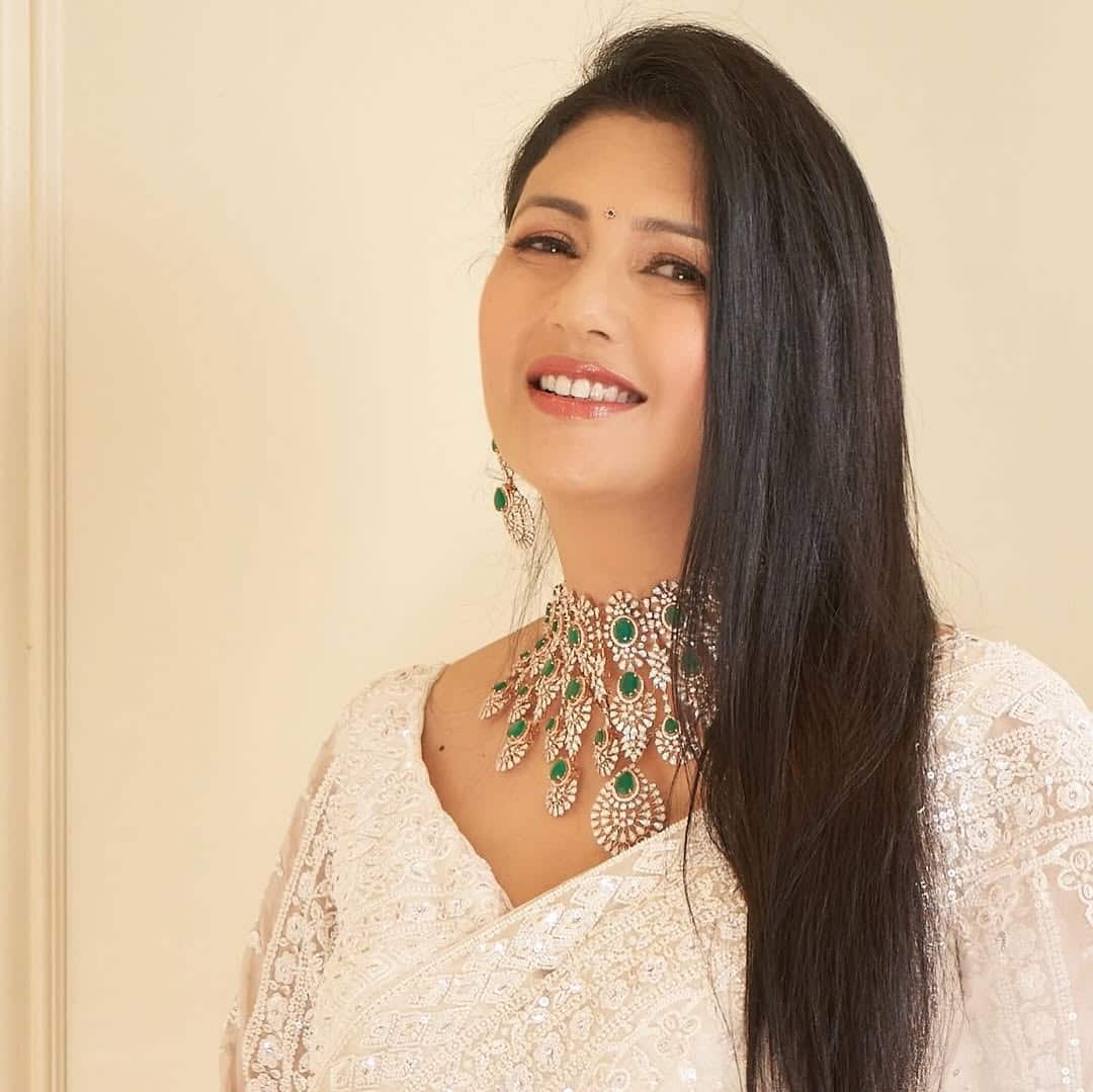 For this reason, Deepti seems to be the daughter -in -law of Dharmendra in the relationship. Deepti belongs to Meerut but she came to Mumbai due to her company and left here.