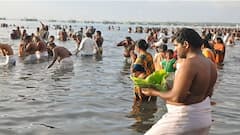 ஆடி அமாவாசை... நீர்நிலைகளில் குவிந்த மக்கள்: முன்னோர்களை நினைத்து வழிபாடு