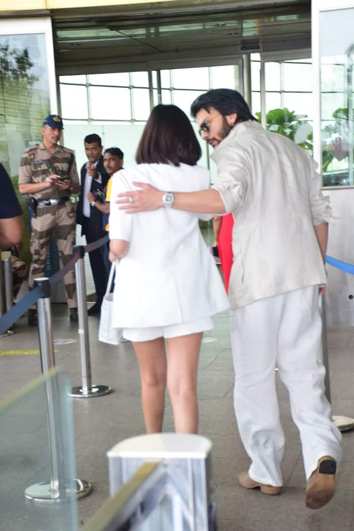 Since this comment of Tara and Veer, there are reports of the relationship of both. Now seeing both of them putting hands in hand, the relationship has been stamped.