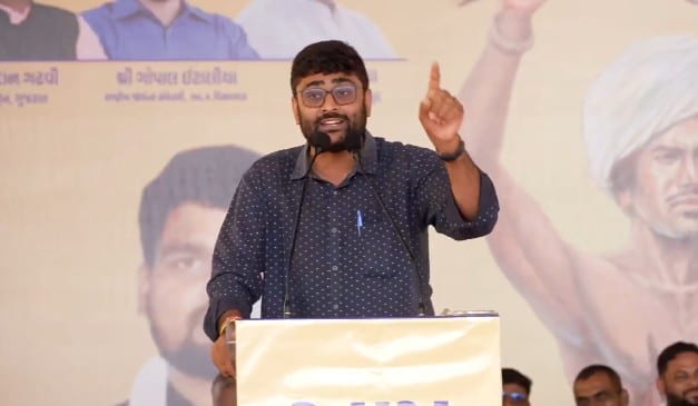 ગોપાલ ઈટાલિયાની સટાસટી, કહ્યું, 'મુદ્દો એ નથી કે ગ્લાસ માર્યો, દેડિયાપાડાથી તીર માર્યું તે સરકારની છાતીમાં લાગ્યું' What did Gopal Italia say in support of Chaitar Vasava in Dediapada ગોપાલ ઈટાલિયાની સટાસટી, કહ્યું, 'મુદ્દો એ નથી કે ગ્લાસ માર્યો, દેડિયાપાડાથી તીર માર્યું તે સરકારની છાતીમાં લાગ્યું'