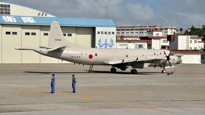 जापान की वायुसेना मुख्यत रक्षा-उन्मुख है. उसके पास F-15, F-2 और हाल में जोड़े गए F-35 जैसे उन्नत जेट्स हैं. जापान की वायुसेना प्रशांत क्षेत्र में अमेरिका के साथ मिलकर चीन और उत्तर कोरिया की निगरानी करती है. जापान के पास दुनिया की 5वीं सबसे बड़ी वायुसेना है. इसके पास कुल 1,459 एयरक्राफ्ट है.