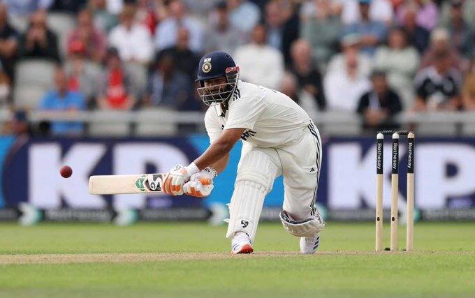 ऋषभ पंत आता SENA देशांमध्ये (दक्षिण आफ्रिका, इंग्लंड, न्यूझीलंड आणि ऑस्ट्रेलिया) सर्वाधिक 50+ धावा करणारा आशियाई यष्टिरक्षक बनला आहे. या प्रकरणात, त्याने माजी भारतीय महान एमएस धोनीला मागे टाकले, ज्याने SENA देशांमध्ये 13 वेळा 50+ धावा केल्या होत्या.