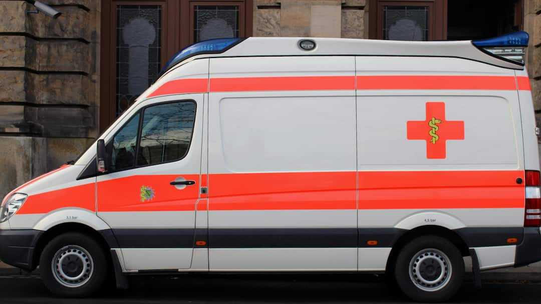 Thane First AI-Integrated 5G Smart Ambulance KIMS Hospitals Know How To Work KIMS Hospitals Launches Thane’s First AI-Powered 5G Smart Ambulance