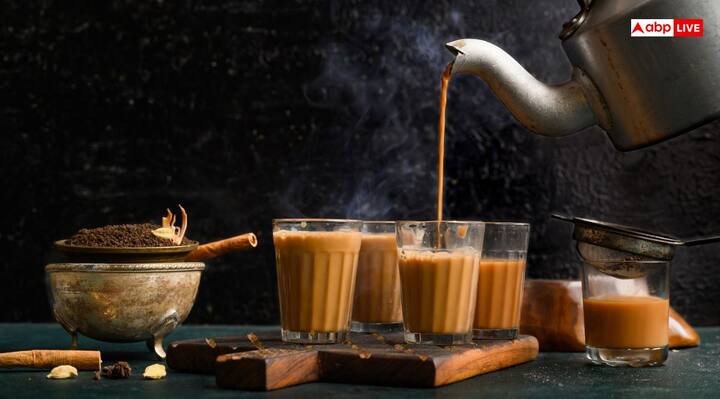 हरियाली तीज का व्रत कठिन व्रतों में एक है, जिसे निर्जला रखा जाता है. लेकिन कुछ लोग इस दिन फलाहार भी करते हैं तो वहीं कुछ लोग तरल पदार्थों का सेवन भी करते हैं. आपने जिस तरह से व्रत का संकल्प लिया हो जैसे निर्जला, फलाहार या जलाहार, उसे उसी प्रकार पूर्ण करें.