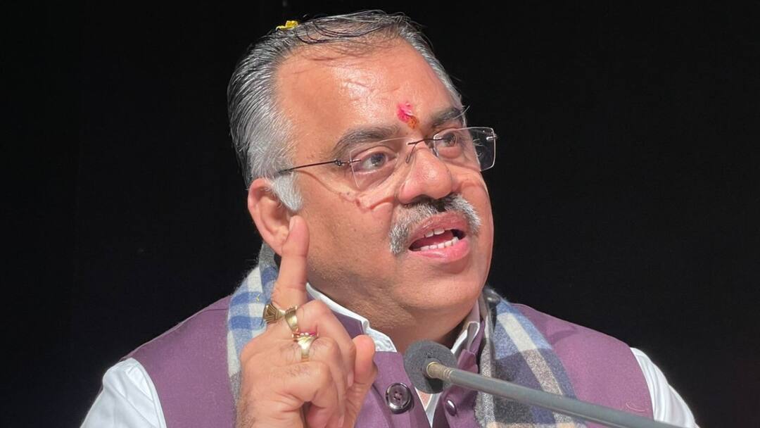 Jammu-Kashmir: 'फारूक अब्दुल्ला पाकिस्तानी ISI के इशारों पर...', BJP नेता तरुण चुघ का बड़ा आरोप Jammu Kashmir BJP accuses Farooq Abdullah of supporting ISI ignoring Kashmiri Pandits ann Jammu-Kashmir: 'फारूक अब्दुल्ला पाकिस्तानी ISI के इशारों पर...', BJP नेता तरुण चुघ का बड़ा आरोप