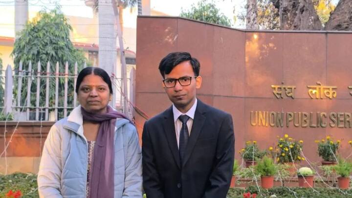 ইউপিএসসিতে সারা ভারতের মধ্যে সিভিল সার্ভিসে ৯১তম স্থান অর্জন করে নেন মনু গর্গ। মাত্র ২৩ বছরেই নজির গড়েন তিনি।