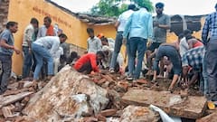 भरतपुर के इस सरकारी स्कूल की हालत भी खस्ता, शिक्षा मंत्री भी मरम्मत की कह चुके, डर के साए में बच्चे