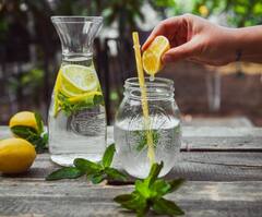 Detox Water: ફુલેલું પેટ, ગેસ સહિતની સમસ્યાને દૂર કરે છે આ ડિટોક્સ ડ્રિન્ક, જાણો ફાયદા