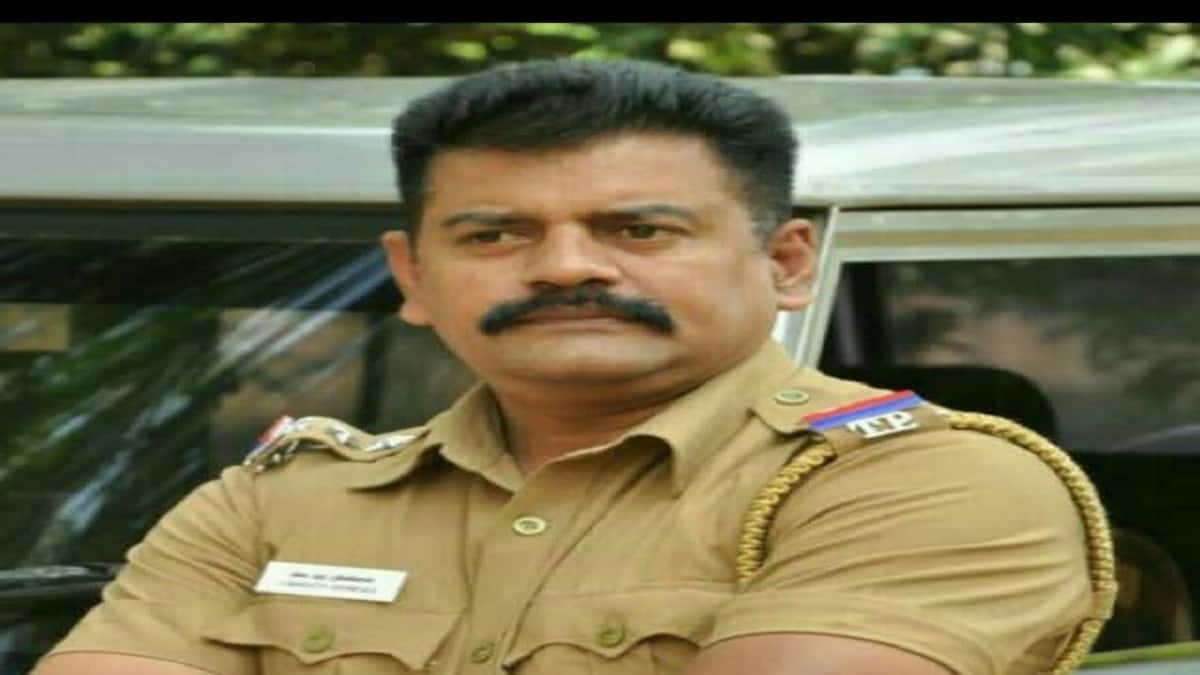 "என்னாச்சு காவல்துறைக்கு" திருச்சி டிஎஸ்பி விருப்ப ஓய்வு: மன உளைச்சலா? நேர்மைக்கு சோதனை தொடருதா? பரபரப்பு தகவல்!