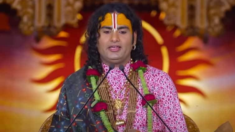 Aniruddhacharya’s Supporters Pull ABP Reporter’s Hair, Push Her In Front Of Him: Watch Aniruddhacharya’s Supporters Pull ABP Reporter’s Hair, Push Her In Front Of Him: Watch