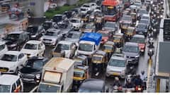 Mumbai Traffic: मुसळधार पाऊस अन् वाहतूक कोंडी; मुंबईच्या पश्चिम द्रुतगती महामार्गावर वाहनांच्या लांब रांगा, एक तासाच्या प्रवासासाठी लागतायत अडीच ते तीन तास