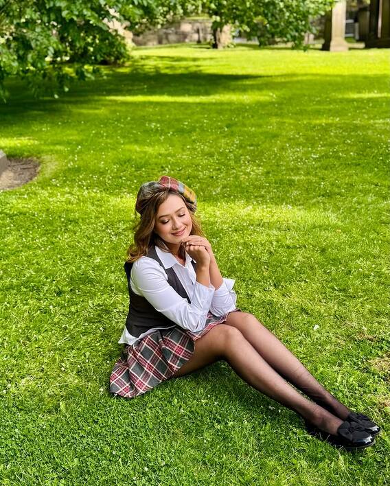 બગીચામાં કુલ અંદાજમાં મદાલસાએ આપ્યા પોઝ