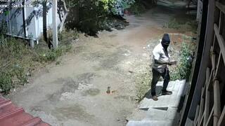 “கடைக்கு வாடகை கேட்கிறீயா?” போட்றா வீட்ல குண்ட.. கறிக்கடைக்காரரின் அதிர்ச்சி செயல்