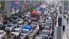 Mumbai Traffic: मुसळधार पाऊस अन् वाहतूक कोंडी; मुंबईच्या पश्चिम द्रुतगती महामार्गावर वाहनांच्या लांब रांगा, एक तासाच्या प्रवासासाठी लागतायत अडीच ते तीन तास