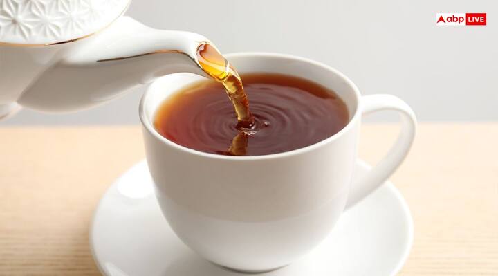 वैसे तो हरियाली तीज के व्रत के दौरान चाय का सेवन नहीं करना चाहिए, क्योंकि इस व्रत को निर्जला रखा जाता है और चंद्रोदय के बाद ही व्रत खोला जाता है. लेकिन अगर आपको किसी प्रकार की स्वास्थ्य संबंधी समस्याएं हैं तो आप बड़े-बजुर्ग या पंडित की सलाह से चाय, पानी या फल आदि का सेवन कर सकती हैं.