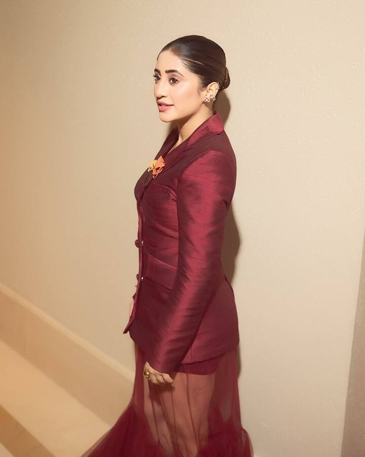 Shivangi stuns with a dewy, luminous makeup base, defined brows and a subtle dusty rose lip.