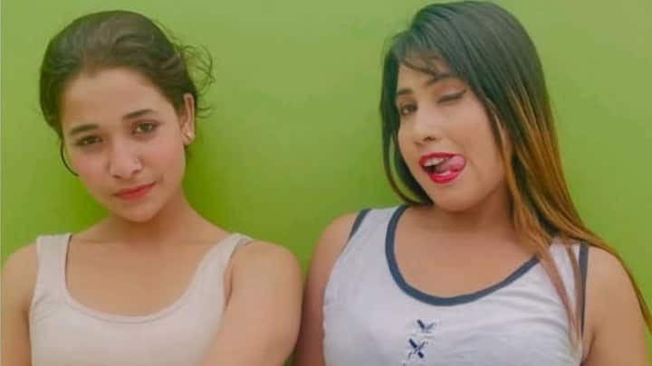 इंस्टाग्राम पर कई यूज़र ऐसे वीडियो डाल देते हैं जो अश्लील या बेहूदे होते हैं. और पिछले कुछ समय से देखा जाए तो ऐसे यूजर्स की संख्या काफी बढ़ती जा रही है. लेकिन आपको बताना इंटरनेट पर ऐसी हरकतें करने वालों पर भारत में सख्त कानून हैं.