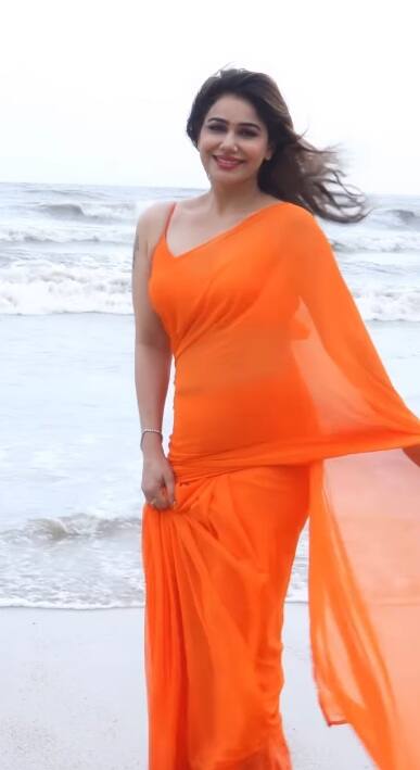 ઓરેન્જ સાડીમાં કંગનાનો ગૉર્જિયસ લૂક વાયરલ