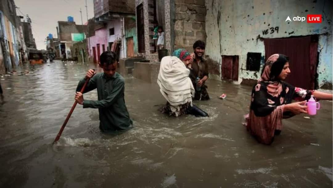 Pakistan Weather 226 died and 628 injured duet to heavy rain पाकिस्तान में बारिश का कहर, जून से अब तक गई 226 लोगों की जान, 628 घायल