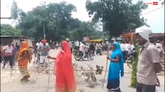 बस्ती में शराबियों के आतंक से परेशान महिलाओं ने सड़क की जाम, ठेका हटाने की मांग तेज