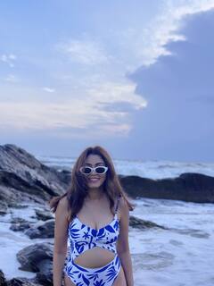 Sana Maqbool Photo: દરિયા કિનારે બિકીની લુકમાં સના મકબૂલે આપ્યા કિલર પોઝ