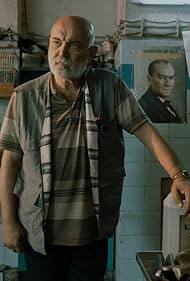 अबैंडेंड मैन - 22 अगस्त 2025 को रिलीज़ होने वाली है, कई साल जेल में रहने के बाद, एक दुखी आदमी अपनी ज़िंदगी दोबारा ठीक करने की कोशिश करता है. लेकिन एक नया रिश्ता ऐसा सच दिखाता है जो उसकी ज़िंदगी को हमेशा के लिए बदल सकता है.