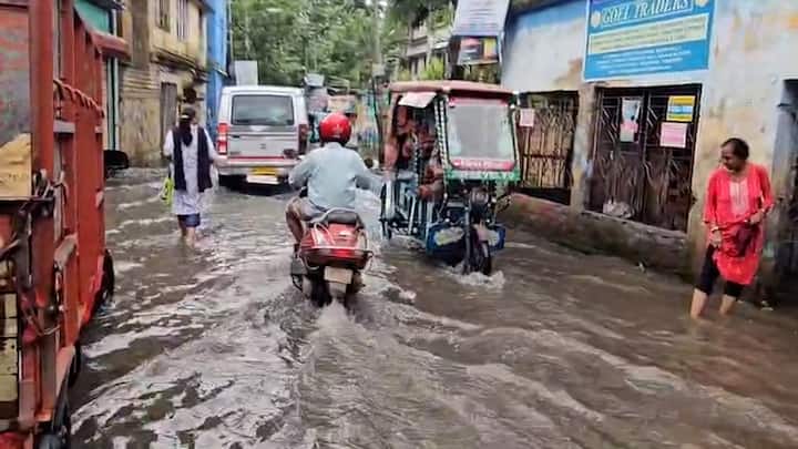 আগামী সোমবার পর্যন্ত এই নিম্নচাপের প্রভাবে বৃষ্টি চলবে। বঙ্গোপসাগরে আরেকটি নিম্নচাপ তৈরি হওয়ার সম্ভাবনা  রয়েছে। সেই নিম্নচাপ শক্তি বাড়ালে মঙ্গল-বুধ পর্যন্ত দক্ষিণবঙ্গের বিভিন্ন জেলায় বৃষ্টি হতে পারে।