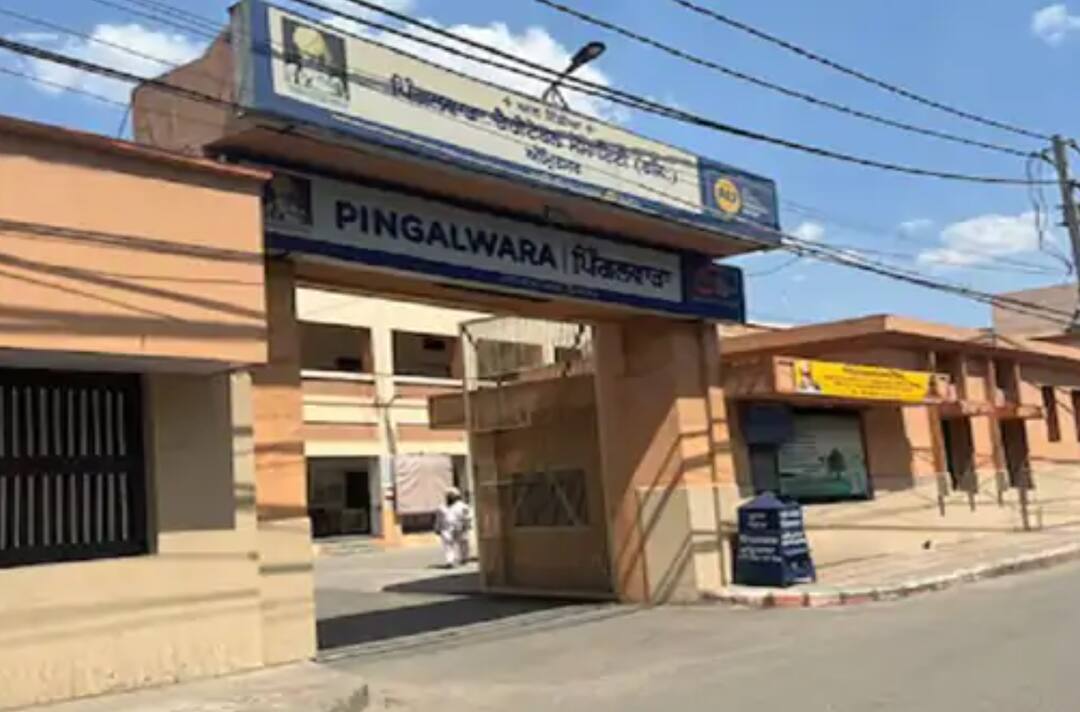 ਭੀਖ ਮੰਗਦੇ ਹੋਏ ਫੜ੍ਹੇ ਗਏ 3 ਬੱਚੇ ਪਿੰਗਲਵਾੜੇ ਤੋਂ ਹੋਏ ਫ਼ਰਾਰ, ਲਾਈ ਅਜਿਹੀ ਸਕੀਮ ਵੱਡੇ-ਵੱਡੇ ਵੀ ਰਹਿ ਜਾਣਗੇ ਹੈਰਾਨ, ਪ੍ਰਸ਼ਾਸਨ ‘ਚ ਭਾਜੜ ! 3 children caught begging flee from Pingalwara ਭੀਖ ਮੰਗਦੇ ਹੋਏ ਫੜ੍ਹੇ ਗਏ 3 ਬੱਚੇ ਪਿੰਗਲਵਾੜੇ ਤੋਂ ਹੋਏ ਫ਼ਰਾਰ, ਲਾਈ ਅਜਿਹੀ ਸਕੀਮ ਵੱਡੇ-ਵੱਡੇ ਵੀ ਰਹਿ ਜਾਣਗੇ ਹੈਰਾਨ, ਪ੍ਰਸ਼ਾਸਨ ‘ਚ ਭਾਜੜ !