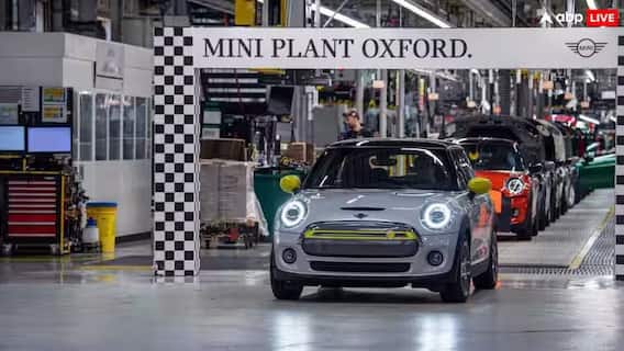 India UK FTA: ভারত-ব্রিটেন চুক্তিতে সত্যিই কি সস্তা হবে গাড়ির দাম ? কী কী বদল আসবে অটোমোবাইল ইন্ডাস্ট্রিতে ? India UK FTA: ভারত-ব্রিটেন চুক্তিতে সত্যিই কি সস্তা হবে গাড়ির দাম ? কী কী বদল আসবে অটোমোবাইল ইন্ডাস্ট্রিতে ?