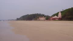 गणपतीपुळेतील समुद्राला भरती, मंदिरापर्यंत उंचच उंच लाटा; पर्यटकांना अलर्ट, महत्त्वाच्या सूचना