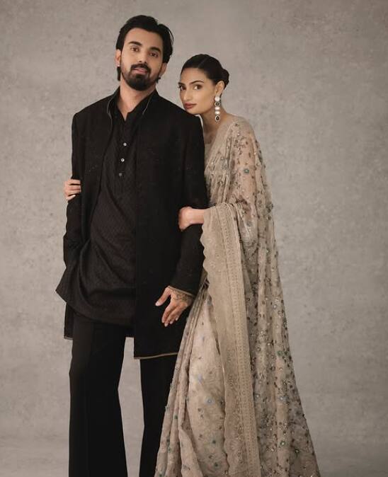 अथिया शेट्टी की शादी क्रिकेटर केएल राहुल से हुई है. दोनों ने कई साल डेटिंग के बाद साल 2023 में शादी की थी और ये जोड़ी एक बेटी के पेरेंट्स हैं.